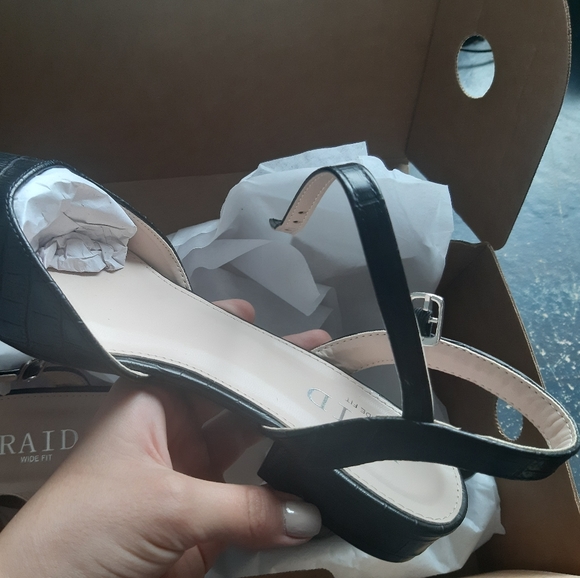 RAID Wide Fit Bonita flat shoes in black c… - Picture 7 of 12